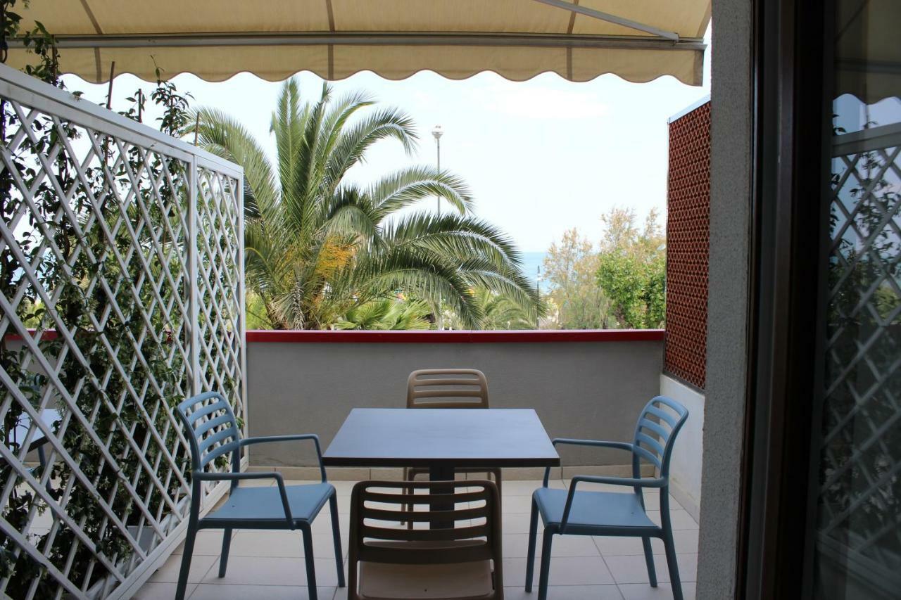 Sulmare Alba Adriatica Bed & Breakfast Bagian luar foto