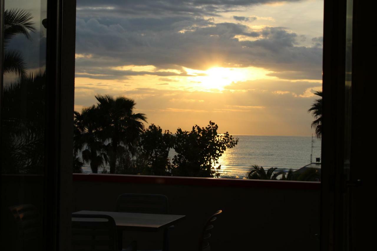 Sulmare Alba Adriatica Bed & Breakfast Bagian luar foto