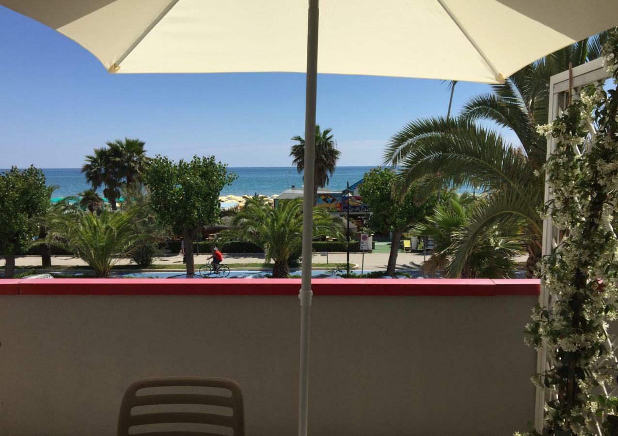 Sulmare Alba Adriatica Bed & Breakfast Bagian luar foto