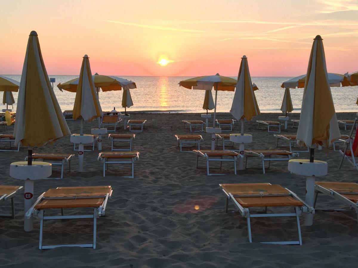 Sulmare Alba Adriatica Bed & Breakfast Bagian luar foto