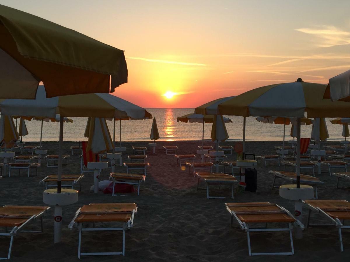 Sulmare Alba Adriatica Bed & Breakfast Bagian luar foto