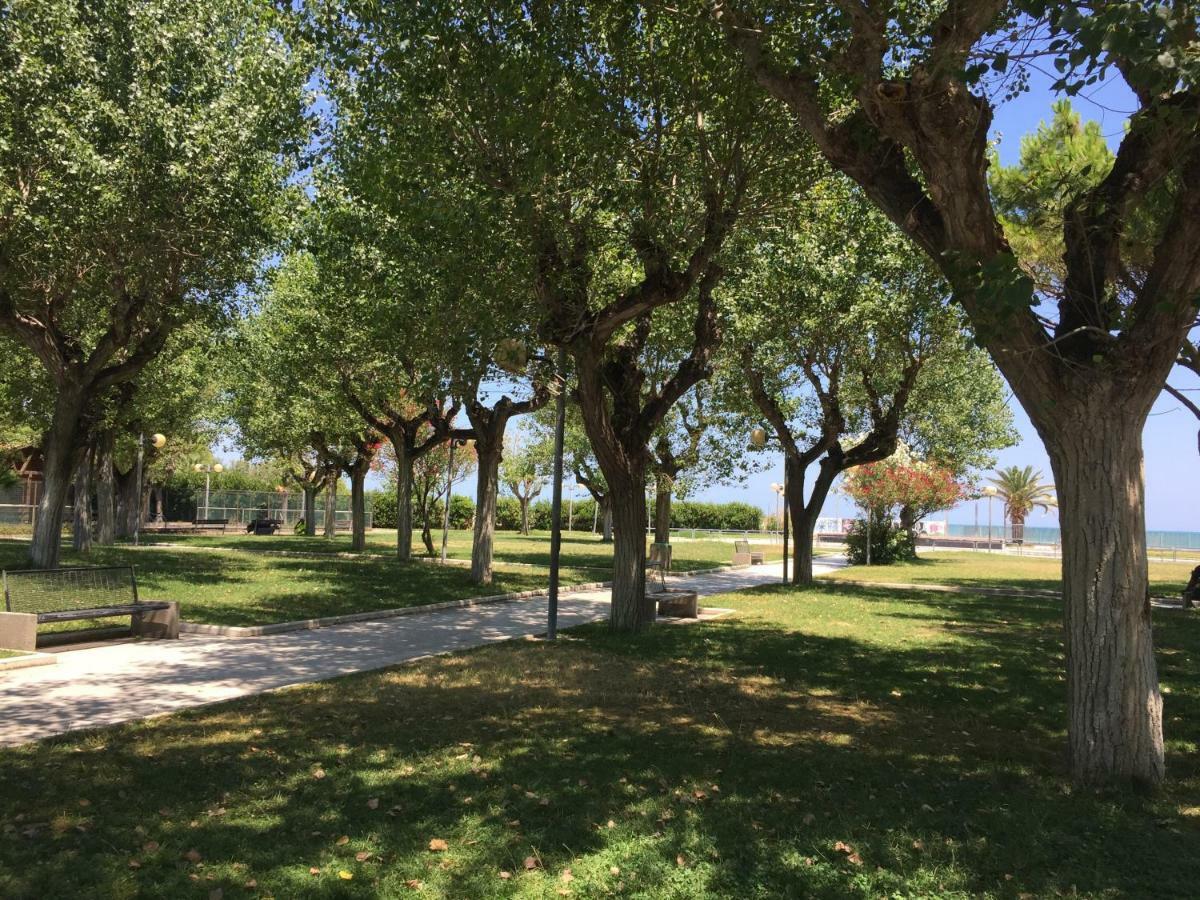 Sulmare Alba Adriatica Bed & Breakfast Bagian luar foto